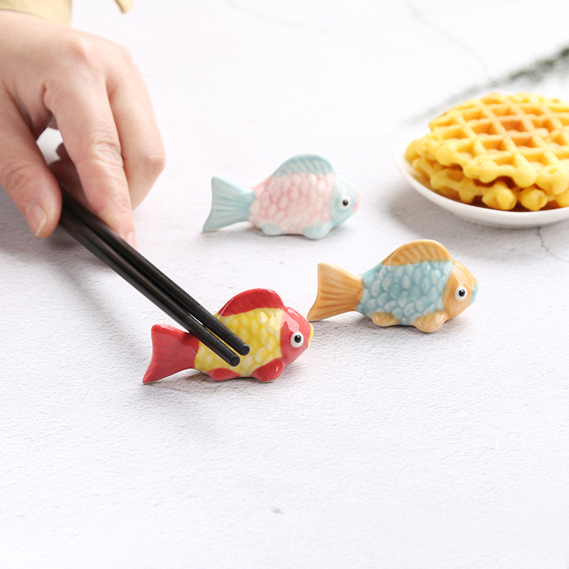 Japanese Style Cartoon Goldfis - Chopstick Rest Ceramic のレビューと価格